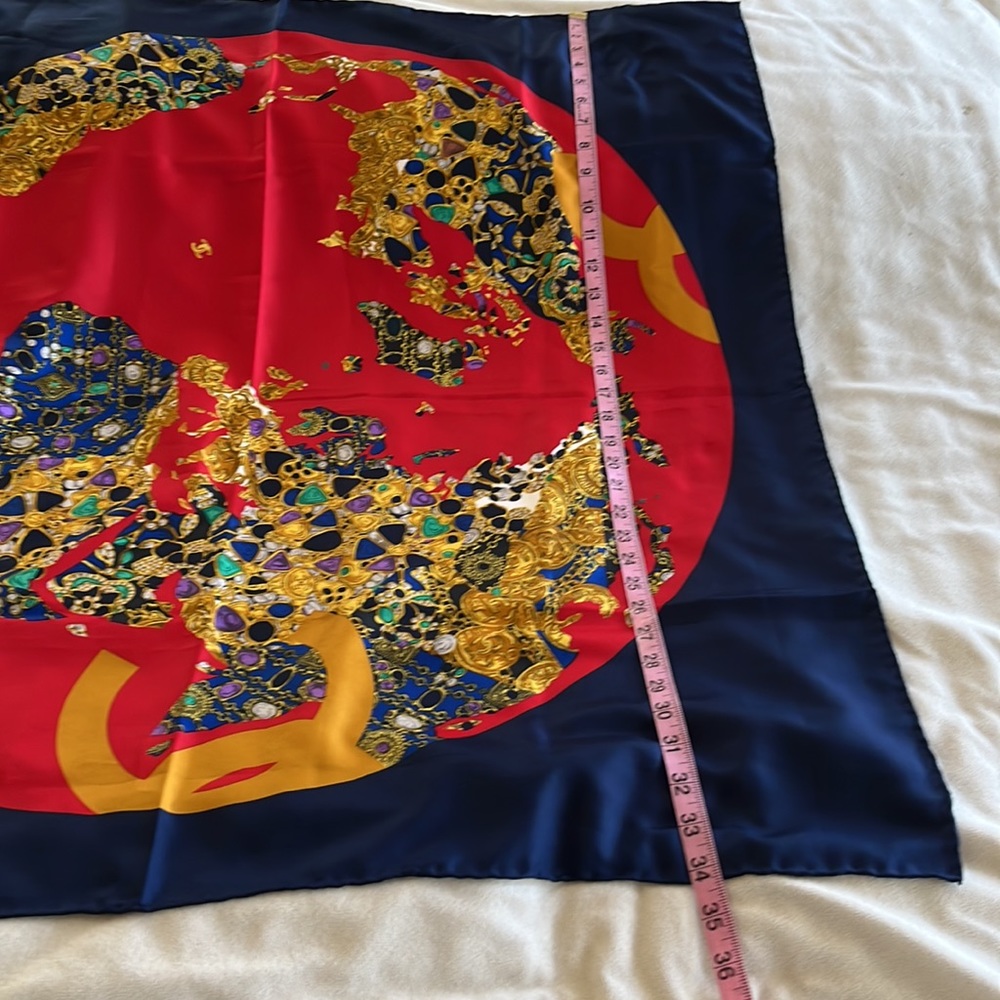 Chanel Rare MultiColor Gripoix 💯 % silk Jewel Charm Scarf. - Picture 5 of 6